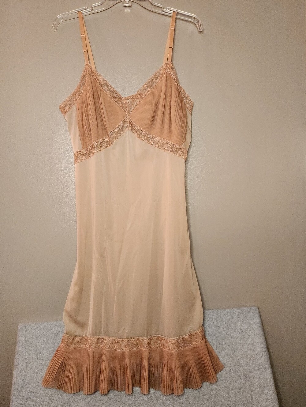 Vintage 50s Vanity Fair Lace-Trim Accordion Hem Slip Dress/chemise Size 38